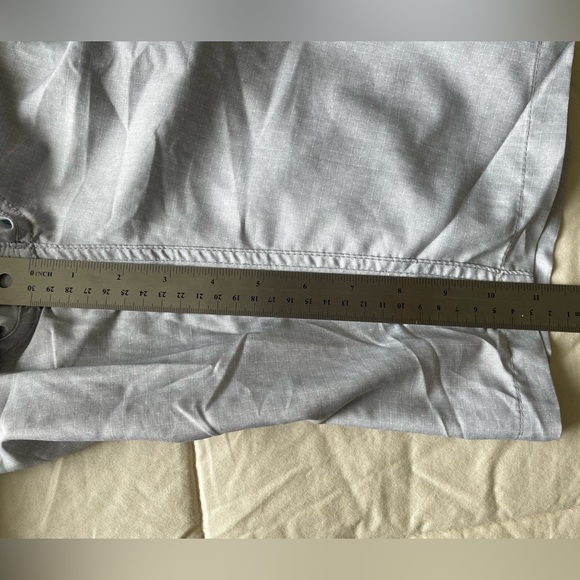 Oakley Mens Shorts - Picture 8 of 8